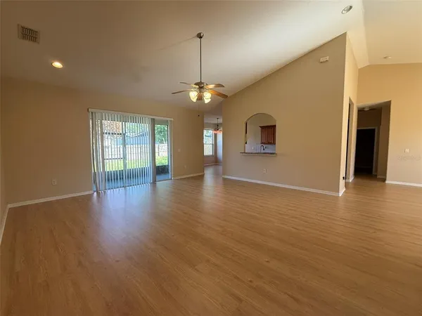 $2,300 | 5398 Oxford Manor Circle, Lakeland, FL 33810