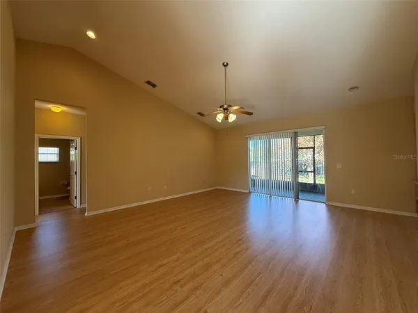 $2,300 | 5398 Oxford Manor Circle, Lakeland, FL 33810