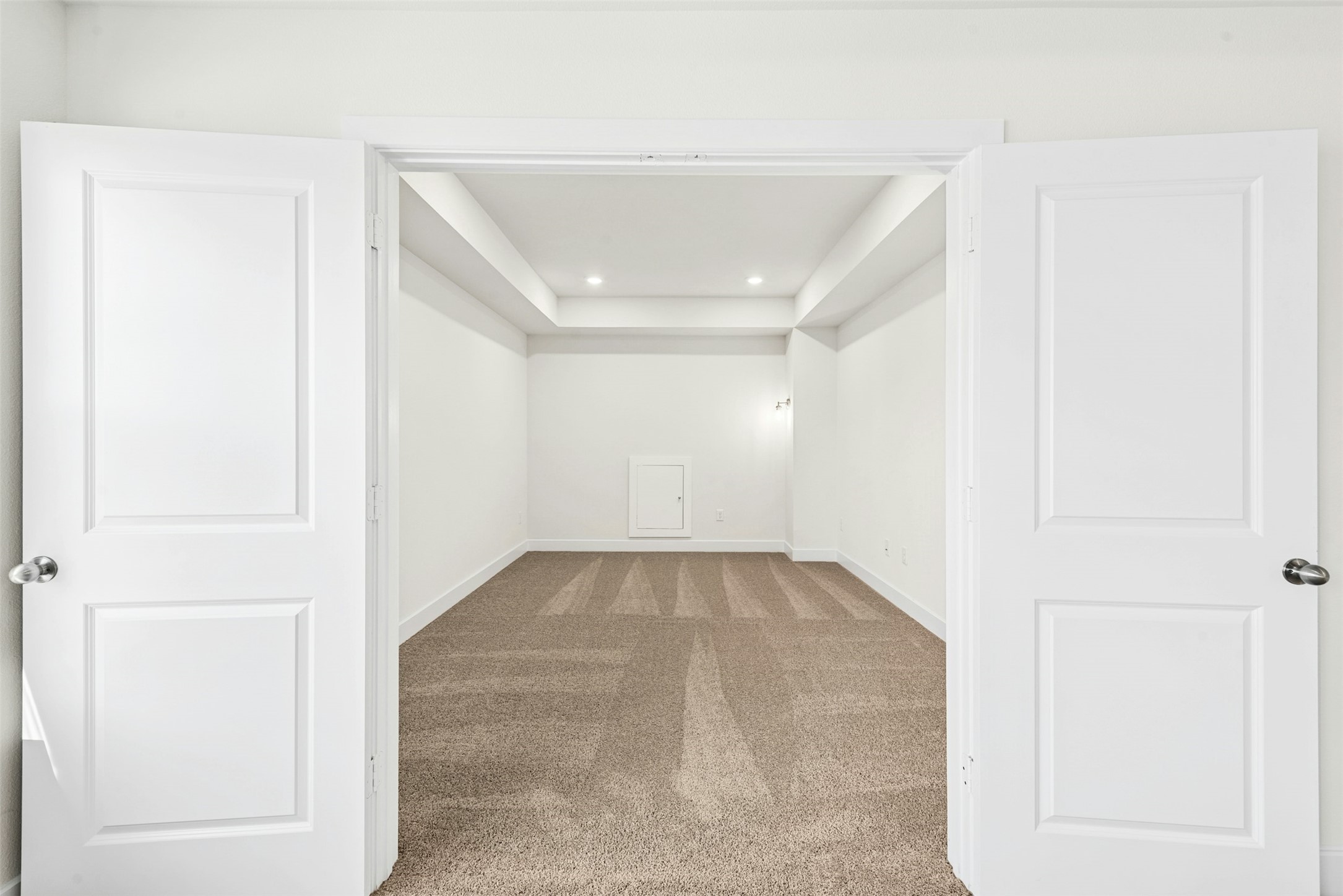 1520 Rodeo Ridge Drive Georgetown, TX 78628 - Photo 16 of 29 Unfurnished room with light colored carpet and recessed lighting