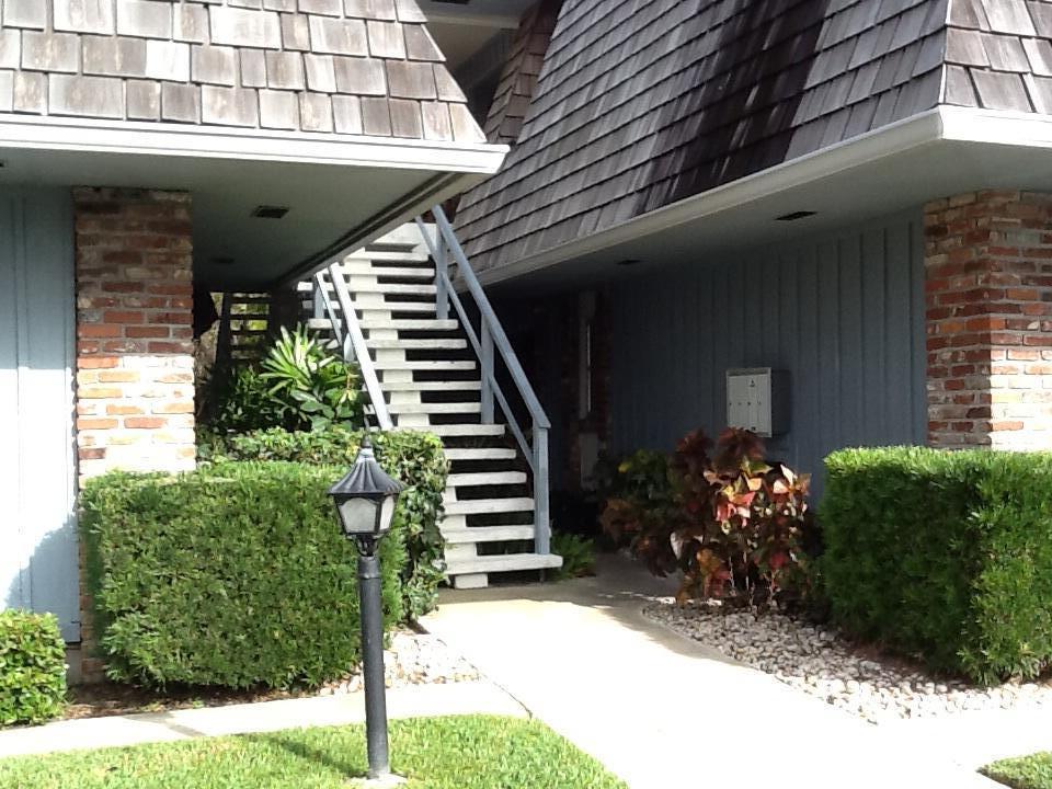 415 Pine Tree Court, Unit 14 Atlantis, FL 33462 - Photo 2 of 19 image