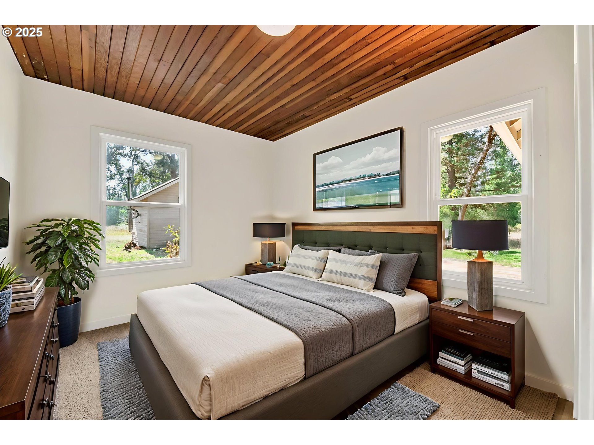 38286 Camp Creek Road Springfield, OR 97478 - Photo 20 of 48 a bedroom with a bed and a large window