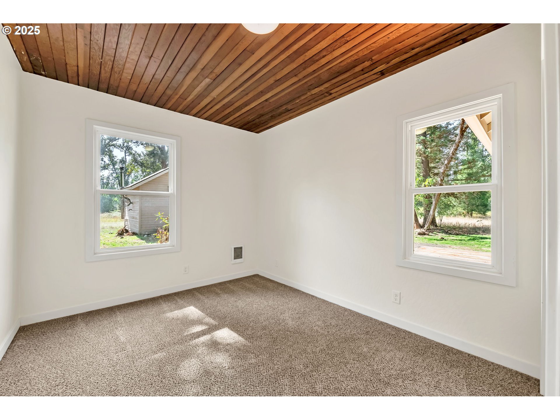 38286 Camp Creek Road Springfield, OR 97478 - Photo 21 of 48 a view of an empty room with a window