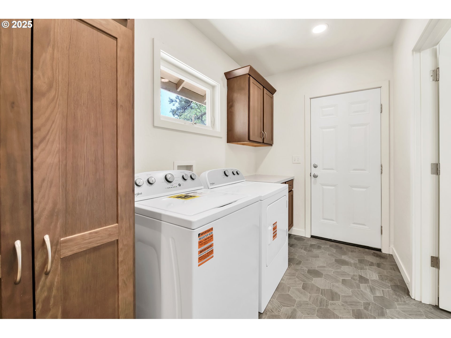 38286 Camp Creek Road Springfield, OR 97478 - Photo 23 of 48 a utility room with cabinets washer and dryer