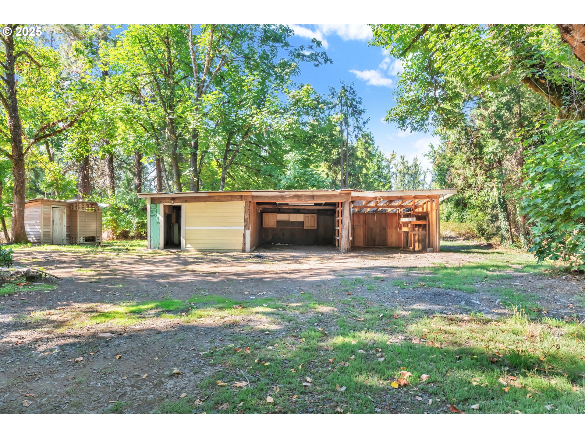 38286 Camp Creek Road Springfield, OR 97478 - Photo 32 of 48 a view of a yard with a table and chair
