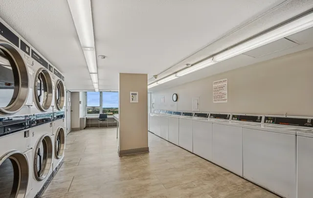 $245,000 | 2728 North Hampden Court, Unit 605, Chicago, IL 60614