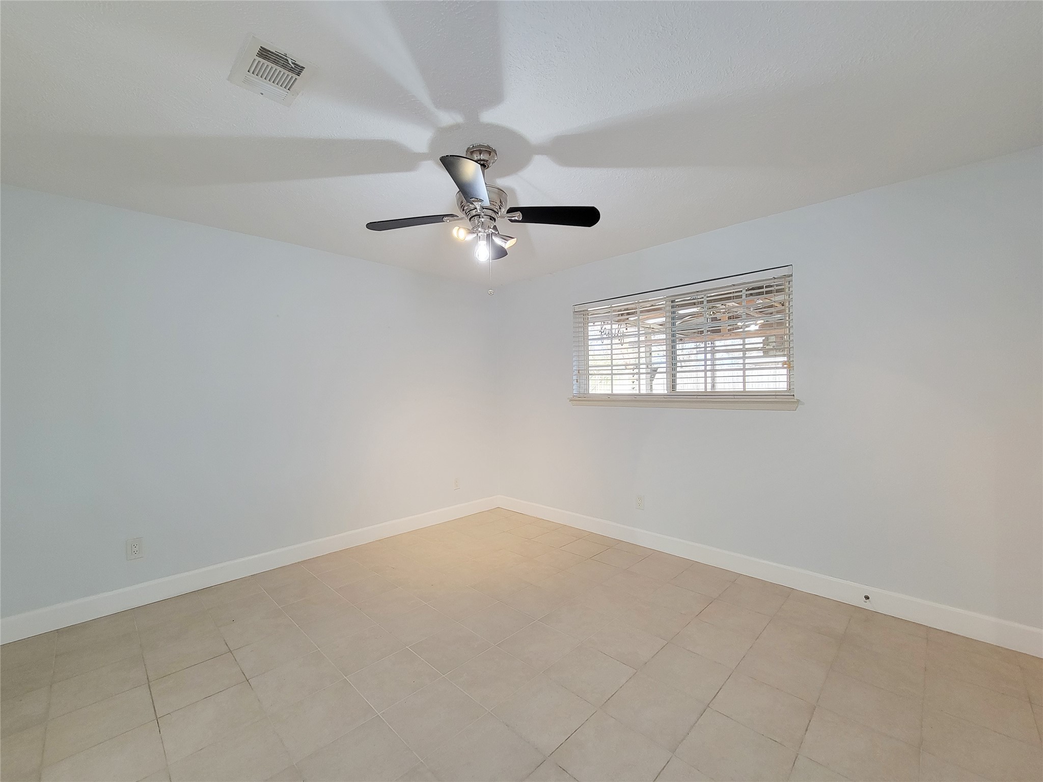 3434 Almondwood Drive Spring, TX 77389 - Photo 22 of 37 an empty room with windows and ceiling fan