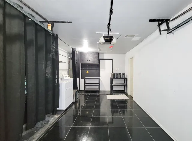 a view of entryway and kitchen