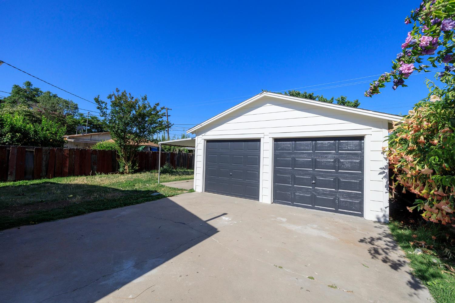 825 Wheatley Avenue Modesto, CA 95351 - Photo 2 of 24