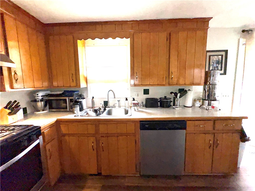 21 Ryan Avenue Warwick, RI 02889 - Photo 14 of 50