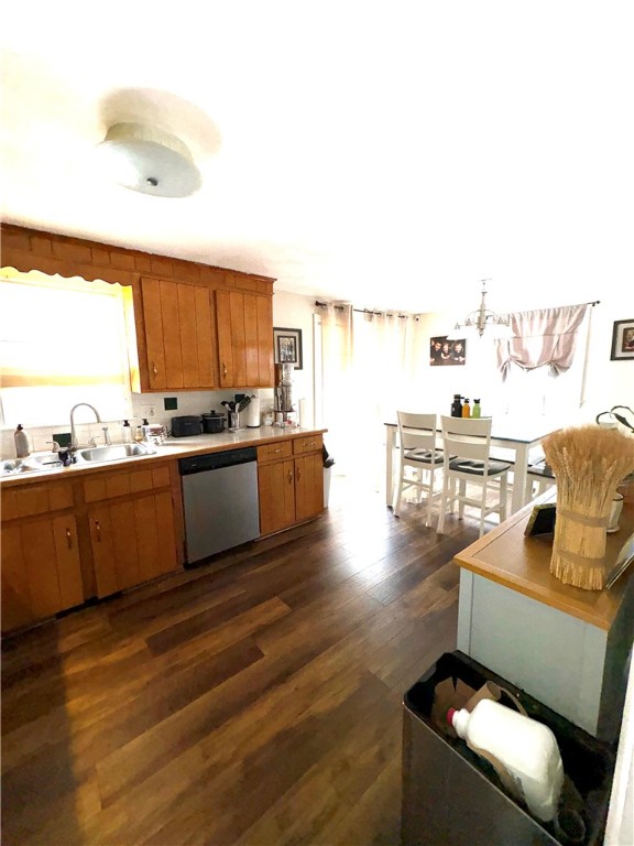 21 Ryan Avenue Warwick, RI 02889 - Photo 7 of 50