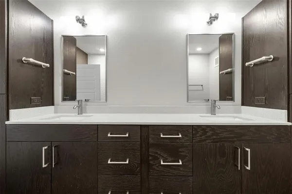 $2,400 | 3114 South Congress Avenue, Unit 302, Austin, TX 78704