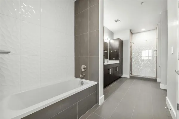 $2,400 | 3114 South Congress Avenue, Unit 302, Austin, TX 78704