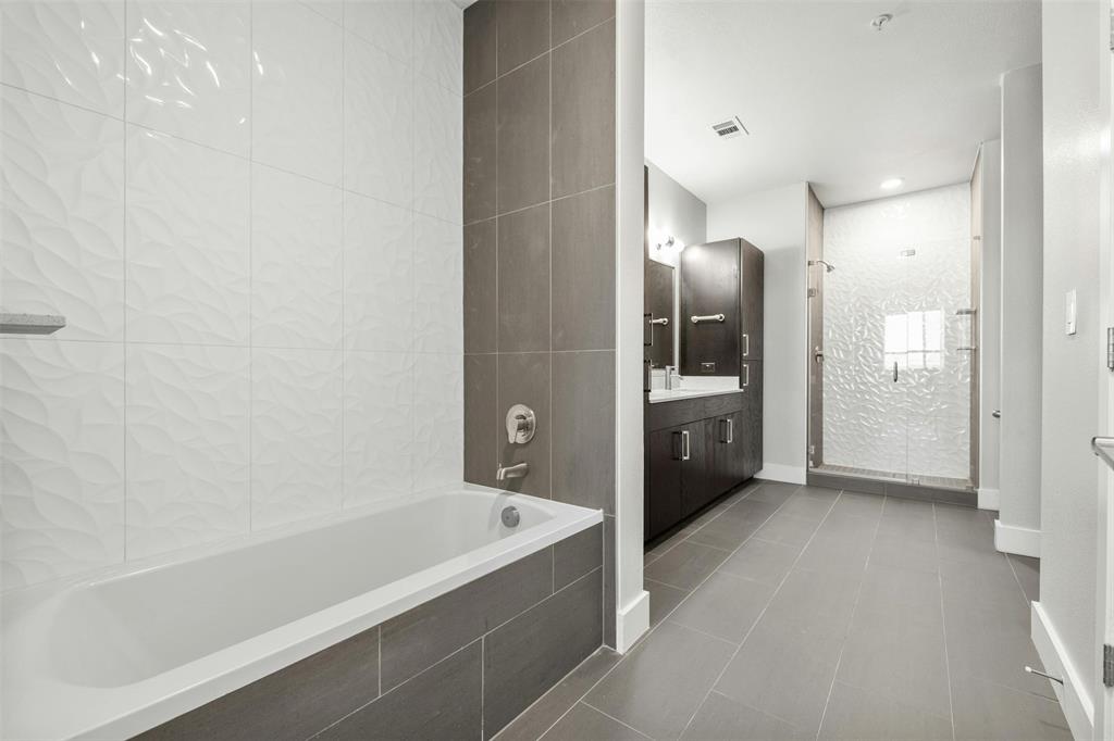 3114 South Congress Avenue, Unit 302 Austin, TX 78704 - Photo 20 of 28 a bathroom with a bathtub and a shower