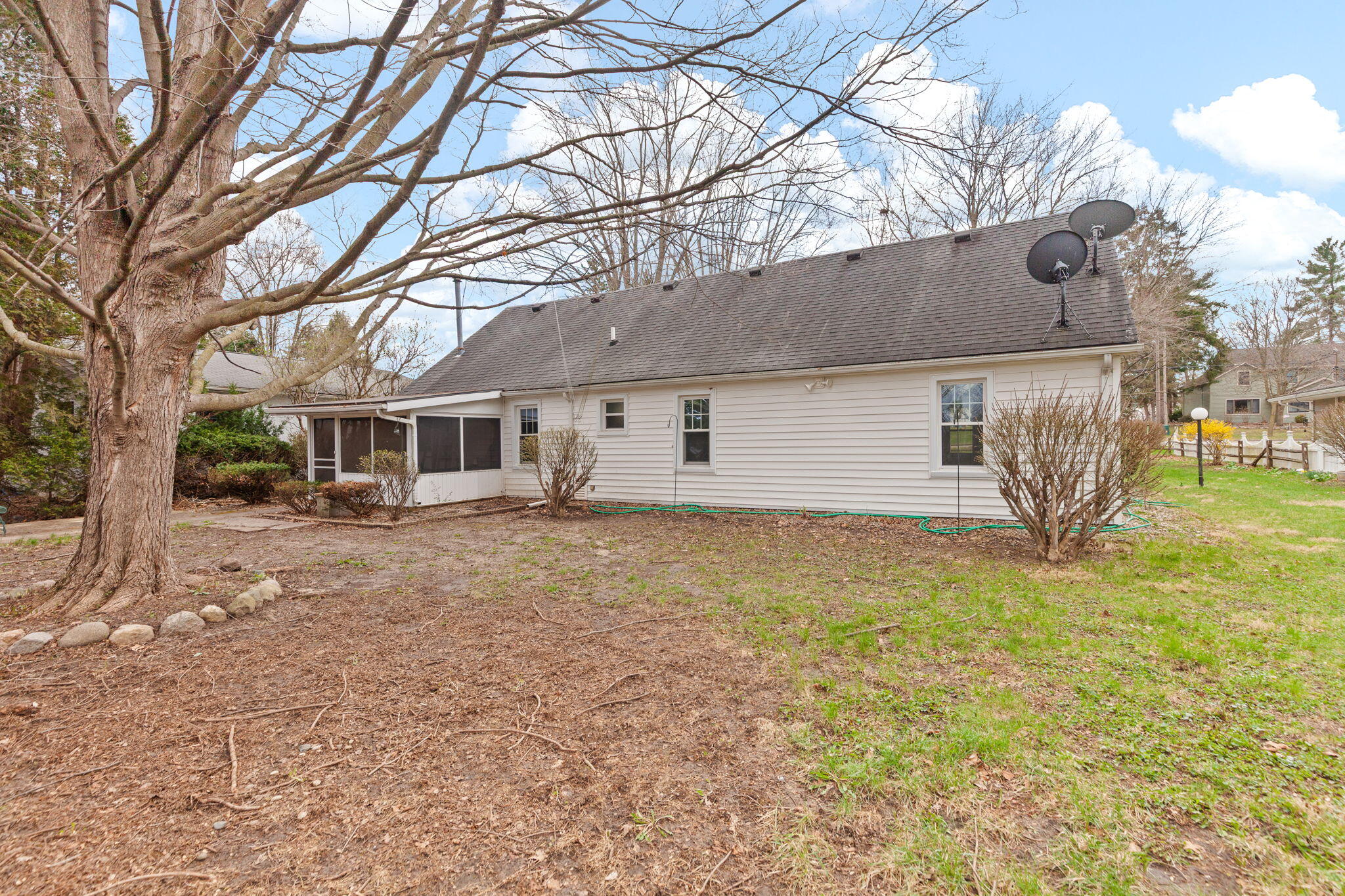 606 High Street Blissfield, MI 49228 - Photo 4 of 24 IMG_9123