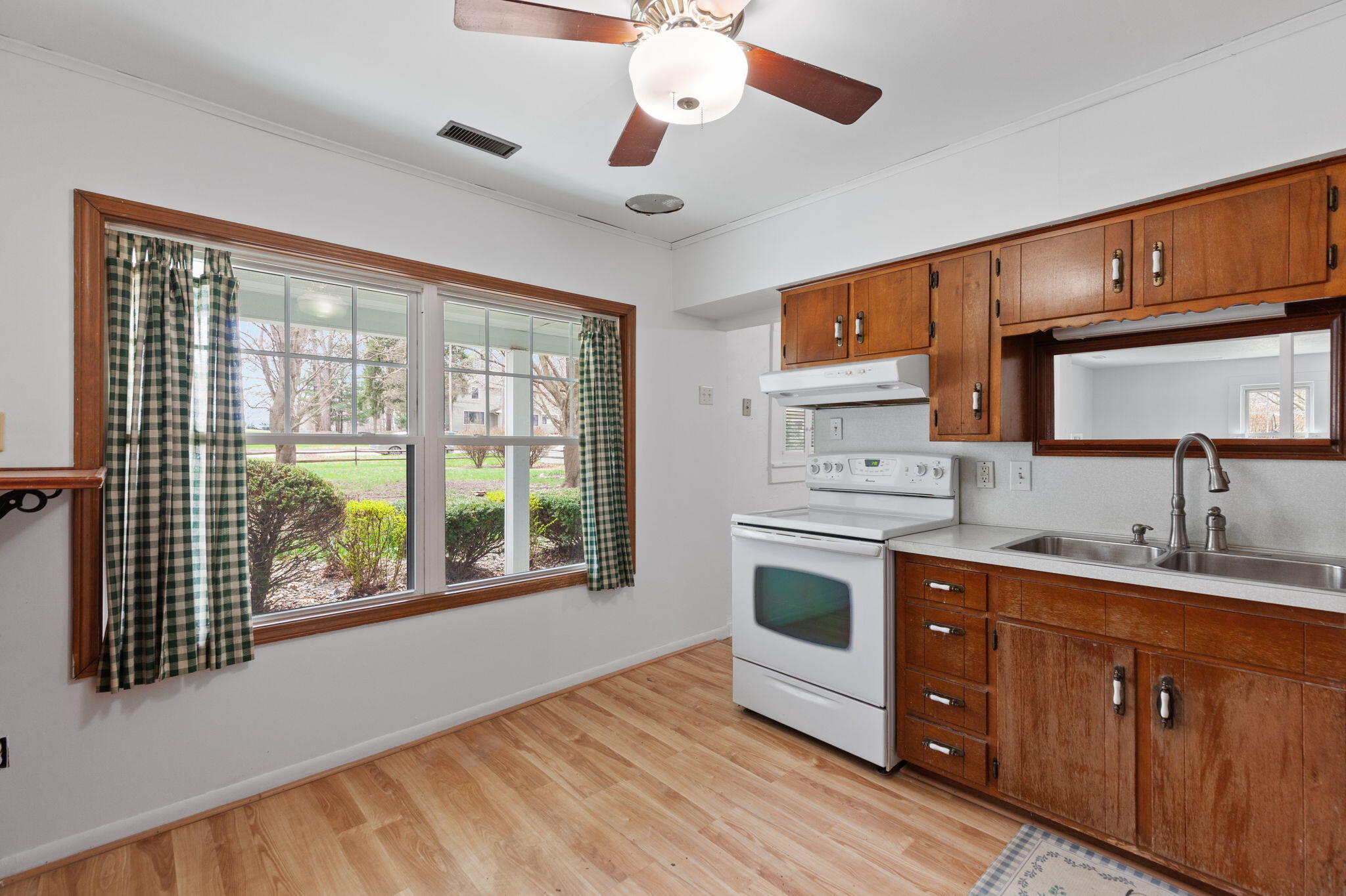 606 High Street Blissfield, MI 49228 - Photo 9 of 24 IMG_9126