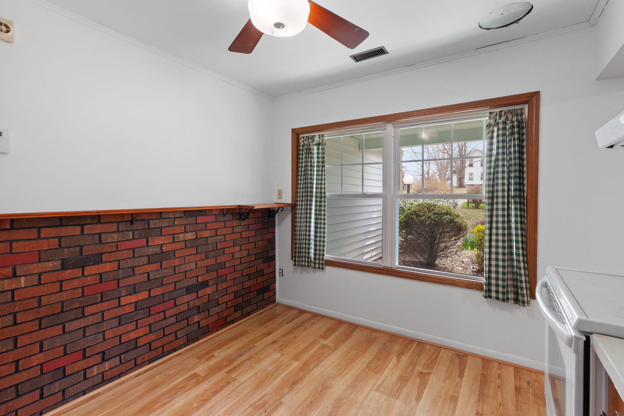 606 High Street Blissfield, MI 49228 - Photo 10 of 24 IMG_9107