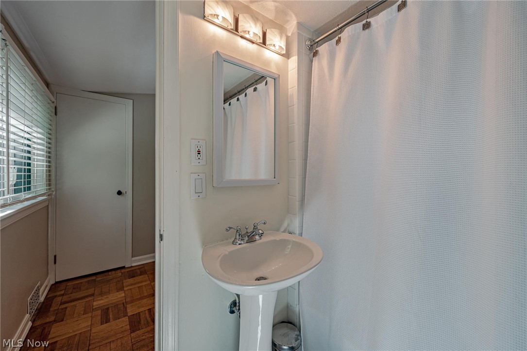 29549 Edgedale Road Cleveland, OH 44124 - Photo 25 of 34 Gallery Image 25