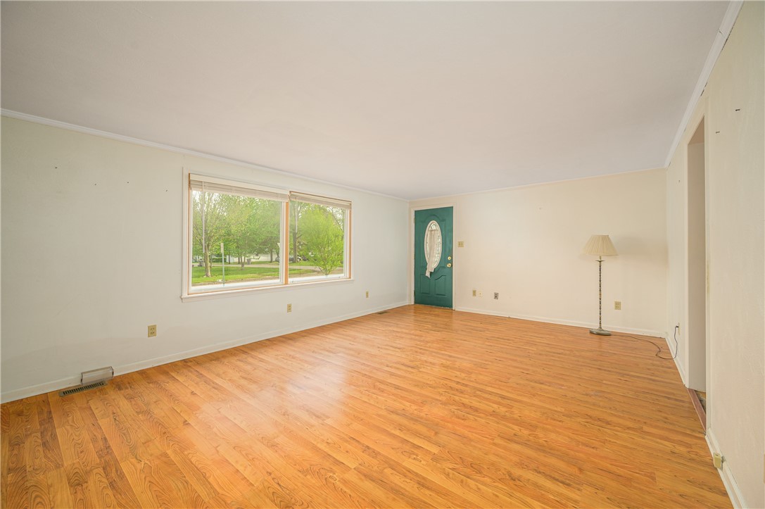 902 Locust Street Marshall, IL 62441 - Photo 7 of 21