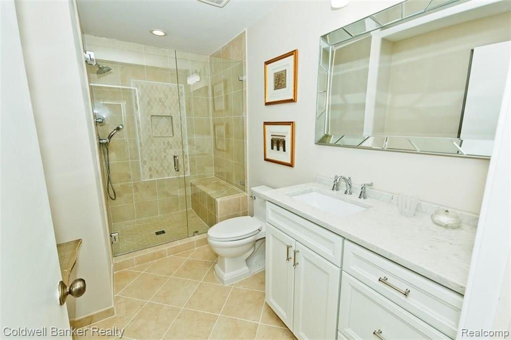 23735 Ravineview Court Bingham Farms, MI 48025 - Photo 12 of 28