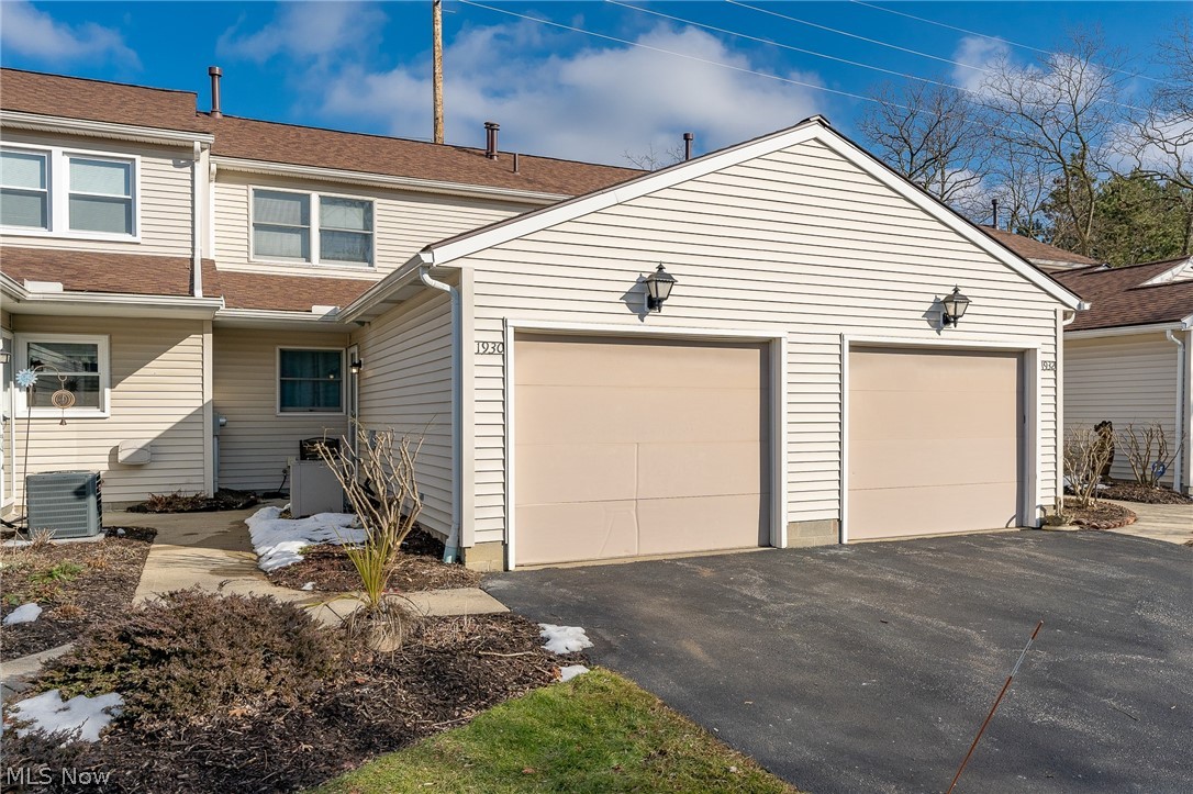 1930 Lillian Road Stow, OH 44224 - Photo 2 of 2