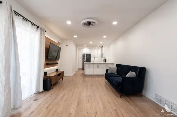 $399,999 | 2 Stuart On Oxford, Rolling Meadows, IL 60008