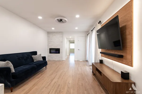 $399,999 | 2 Stuart On Oxford, Rolling Meadows, IL 60008