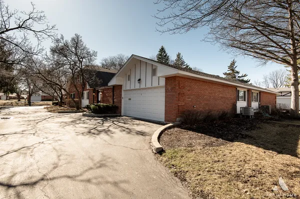 $399,999 | 2 Stuart On Oxford, Rolling Meadows, IL 60008