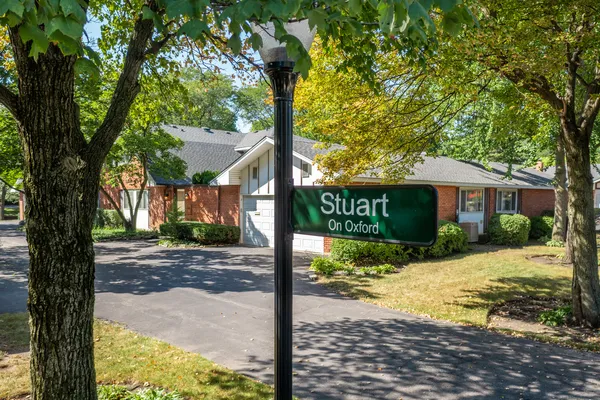 $399,999 | 2 Stuart On Oxford, Rolling Meadows, IL 60008