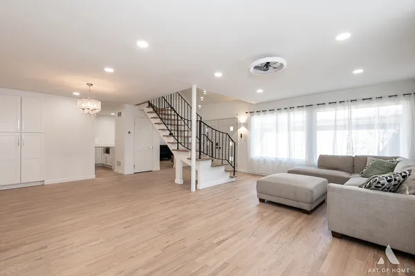 $399,999 | 2 Stuart On Oxford, Rolling Meadows, IL 60008