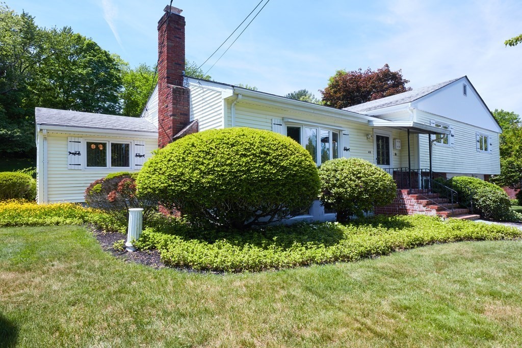 43 Ridgewood Road Milton, MA 02186 - Photo 4 of 32 Gallery Image 4