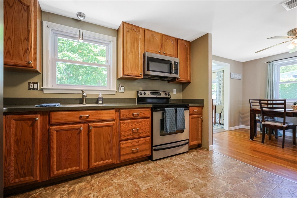 27 Sunflower Road Holbrook, MA 02343 - Photo 20 of 41 Gallery Image 20