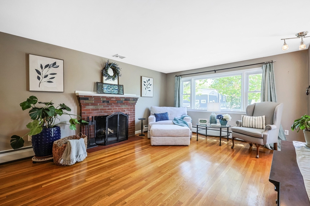 27 Sunflower Road Holbrook, MA 02343 - Photo 5 of 41 Gallery Image 5