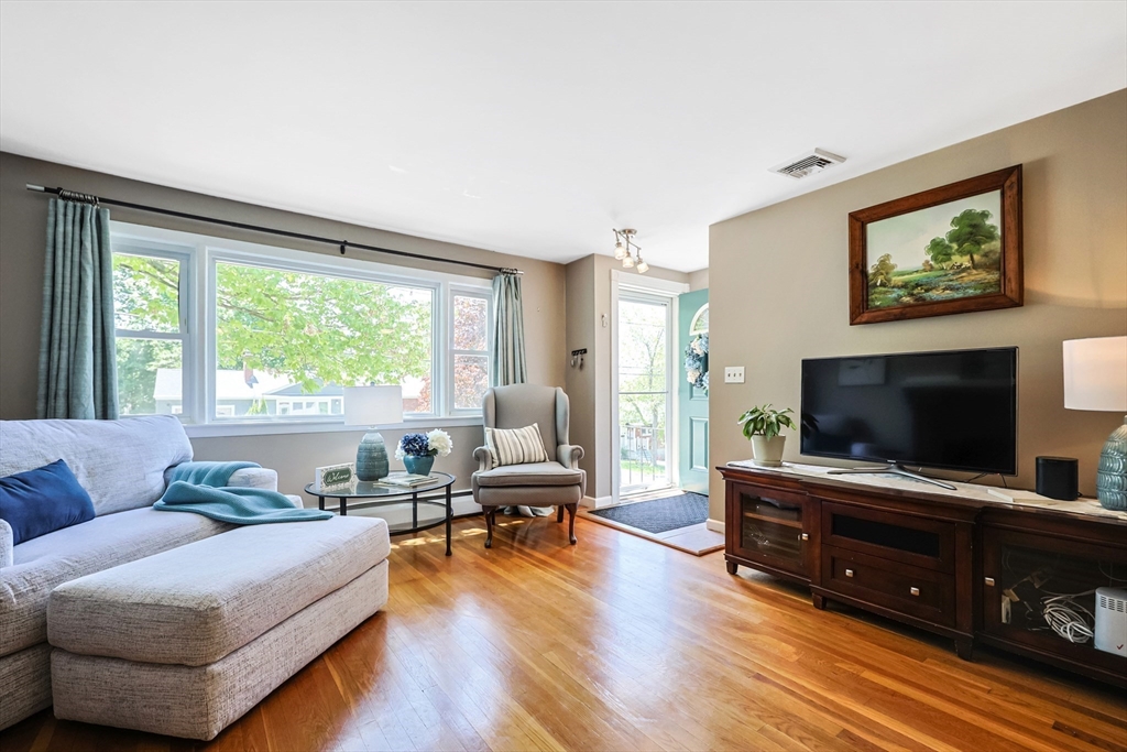 27 Sunflower Road Holbrook, MA 02343 - Photo 8 of 41 Gallery Image 8