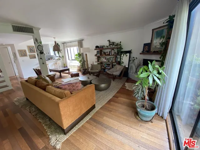 $1,249,900 | 2412 Ocean Avenue, Unit 4, Venice, CA 90291