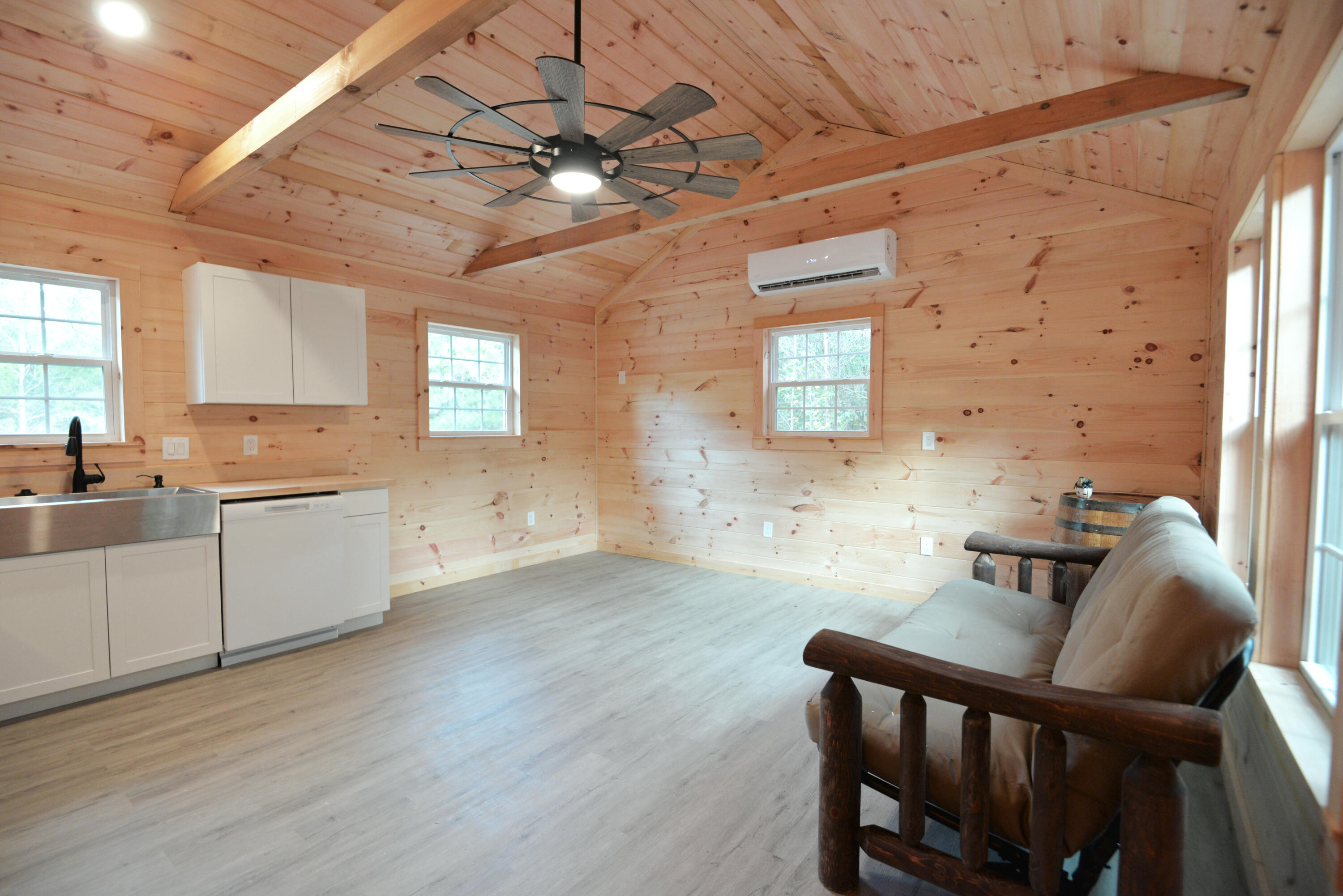165 Mull Road Benton, TN 37307 - Photo 12 of 26 Entry to living