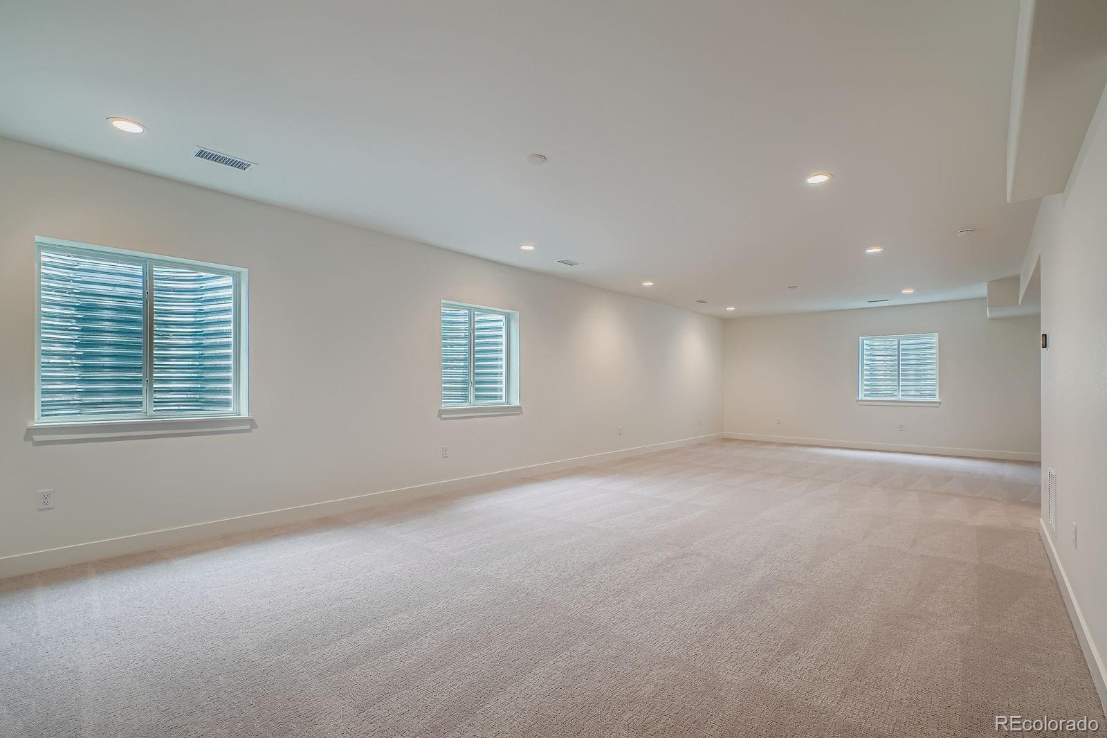 8925 South Riviera Way Aurora, CO 80016 - Photo 22 of 28