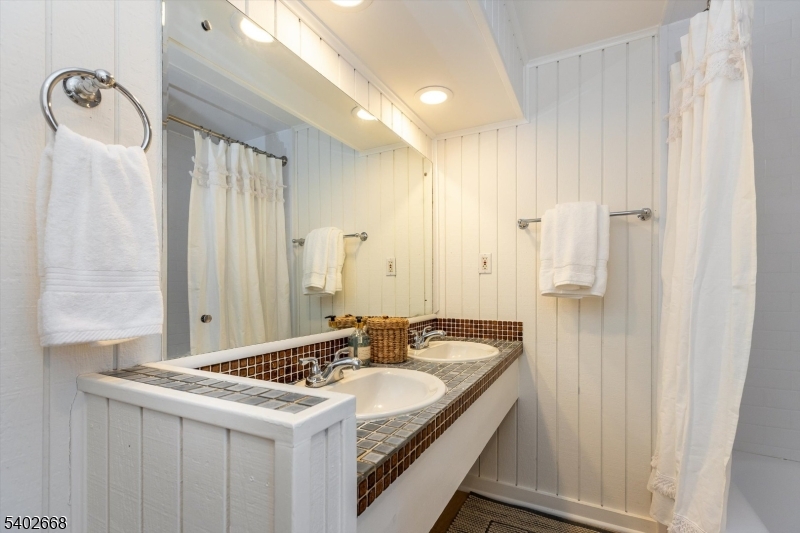 47 Oakland Road Maplewood, NJ 07040 - Photo 29 of 41