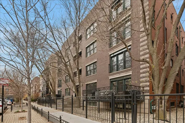 $824,900 | 714 West Melrose Street, Unit 4E, Chicago, IL 60657