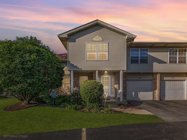 $260,000 | 7420 Maple Drive, Justice, IL 60458