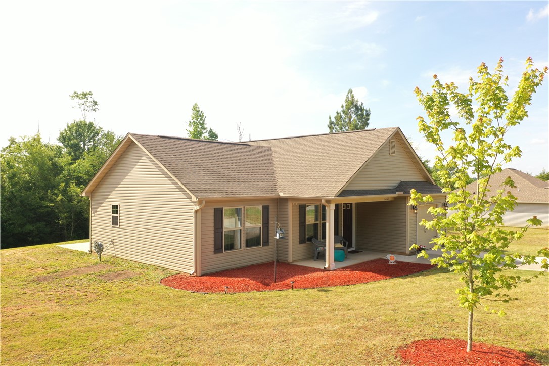 12123 Friendship Loop Drive Seneca, SC 29678 - Photo 4 of 39 Gallery Image 4