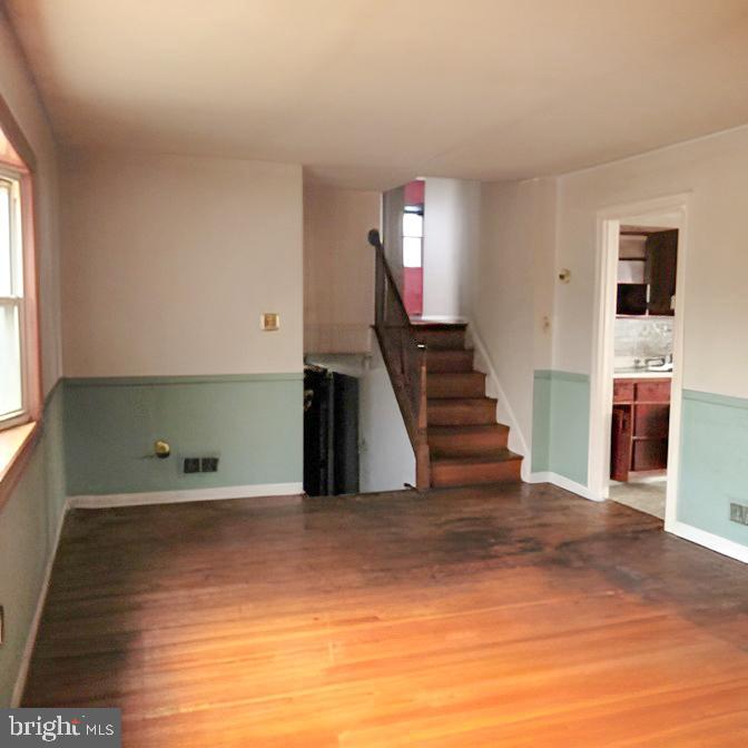 718 Mayo Road Glen Burnie, MD 21061 - Photo 15 of 48 Spacious room with inviting natural light.