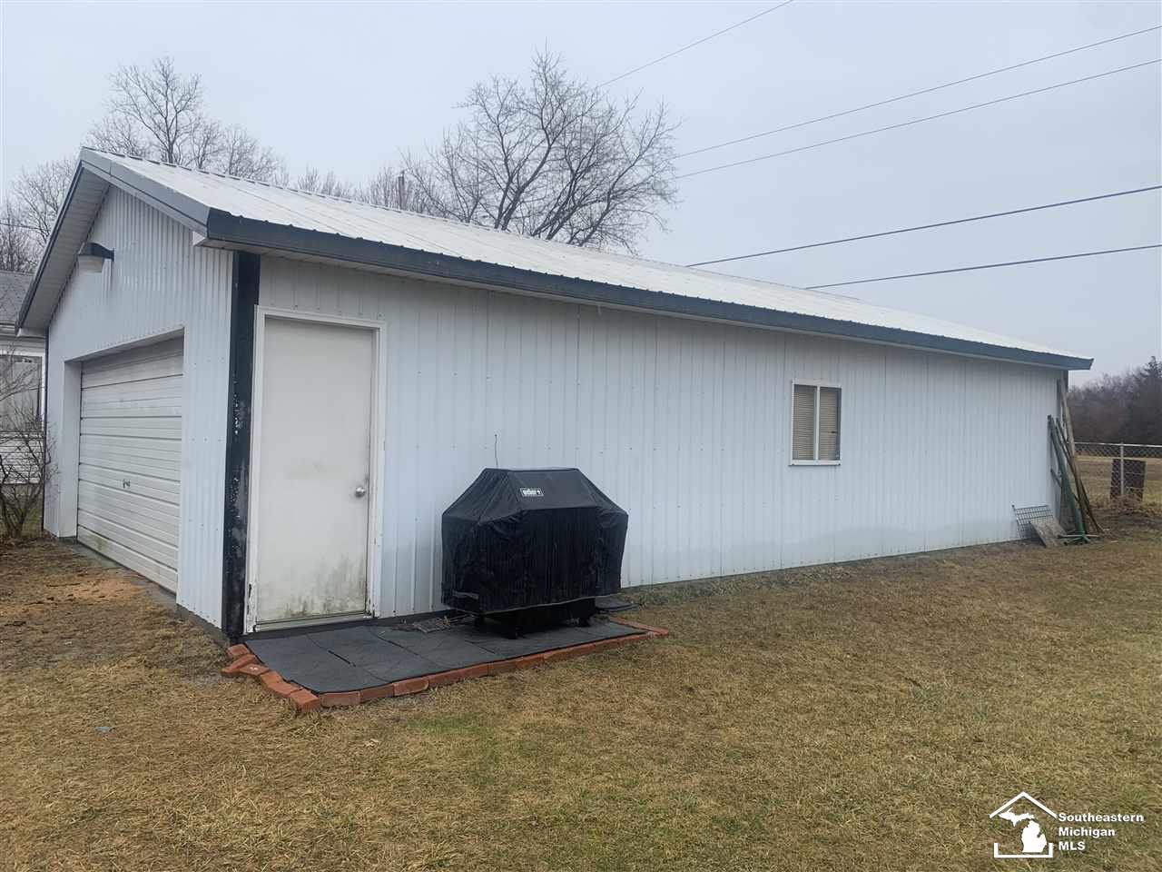 449 Ford Road Carleton, MI 48117 - Photo 5 of 18