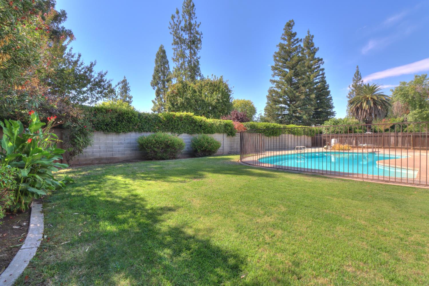 6265 North Colonial Avenue Fresno, CA 93704 - Photo 22 of 22 a view of a backyard