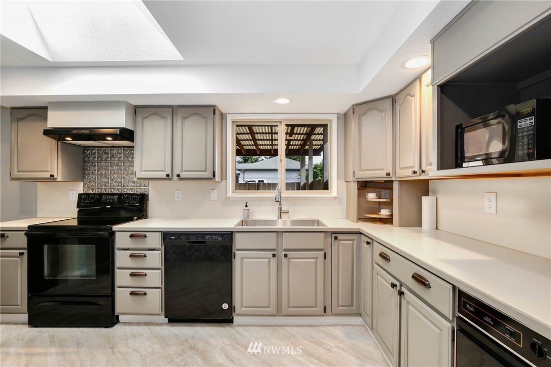 11074 Southeast 181st Street Renton, WA 98055 - Photo 11 of 24 Gallery Image 11