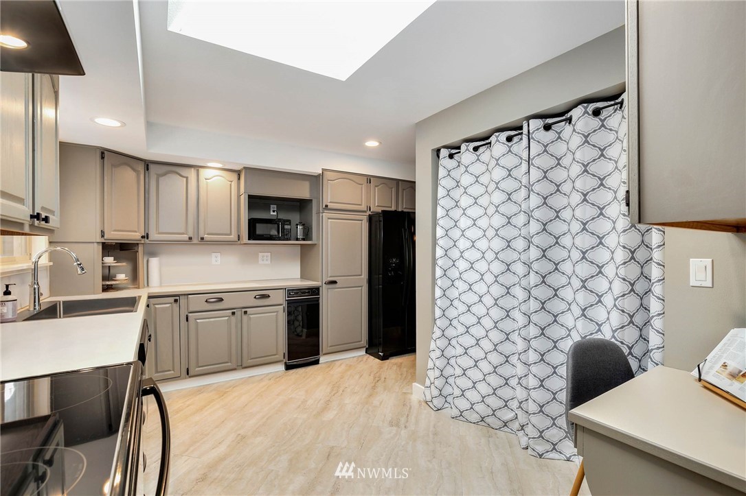11074 Southeast 181st Street Renton, WA 98055 - Photo 12 of 24 Gallery Image 12