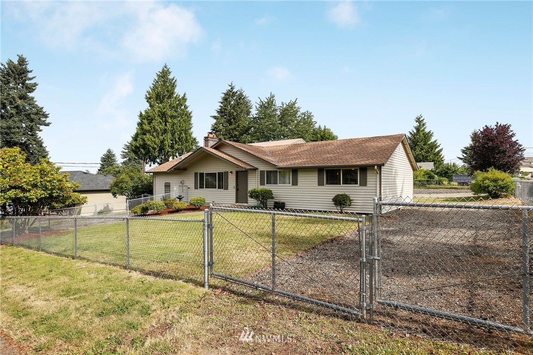 11074 Southeast 181st Street Renton, WA 98055 - Photo 3 of 24 Gallery Image 3