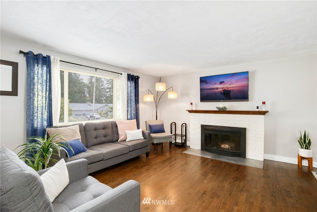11074 Southeast 181st Street Renton, WA 98055 - Photo 4 of 24 Gallery Image 4