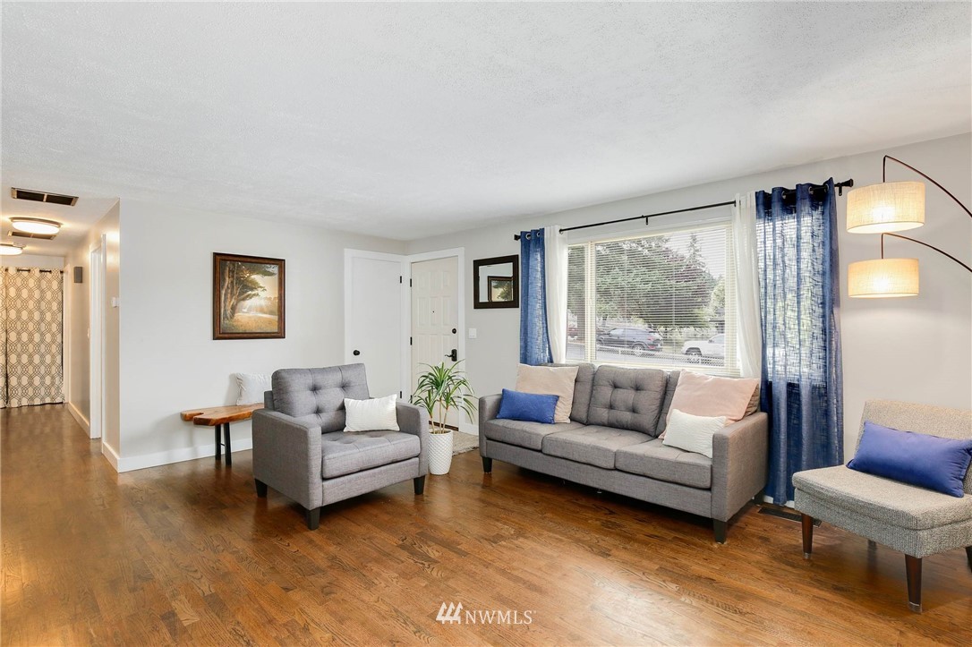 11074 Southeast 181st Street Renton, WA 98055 - Photo 5 of 24 Gallery Image 5