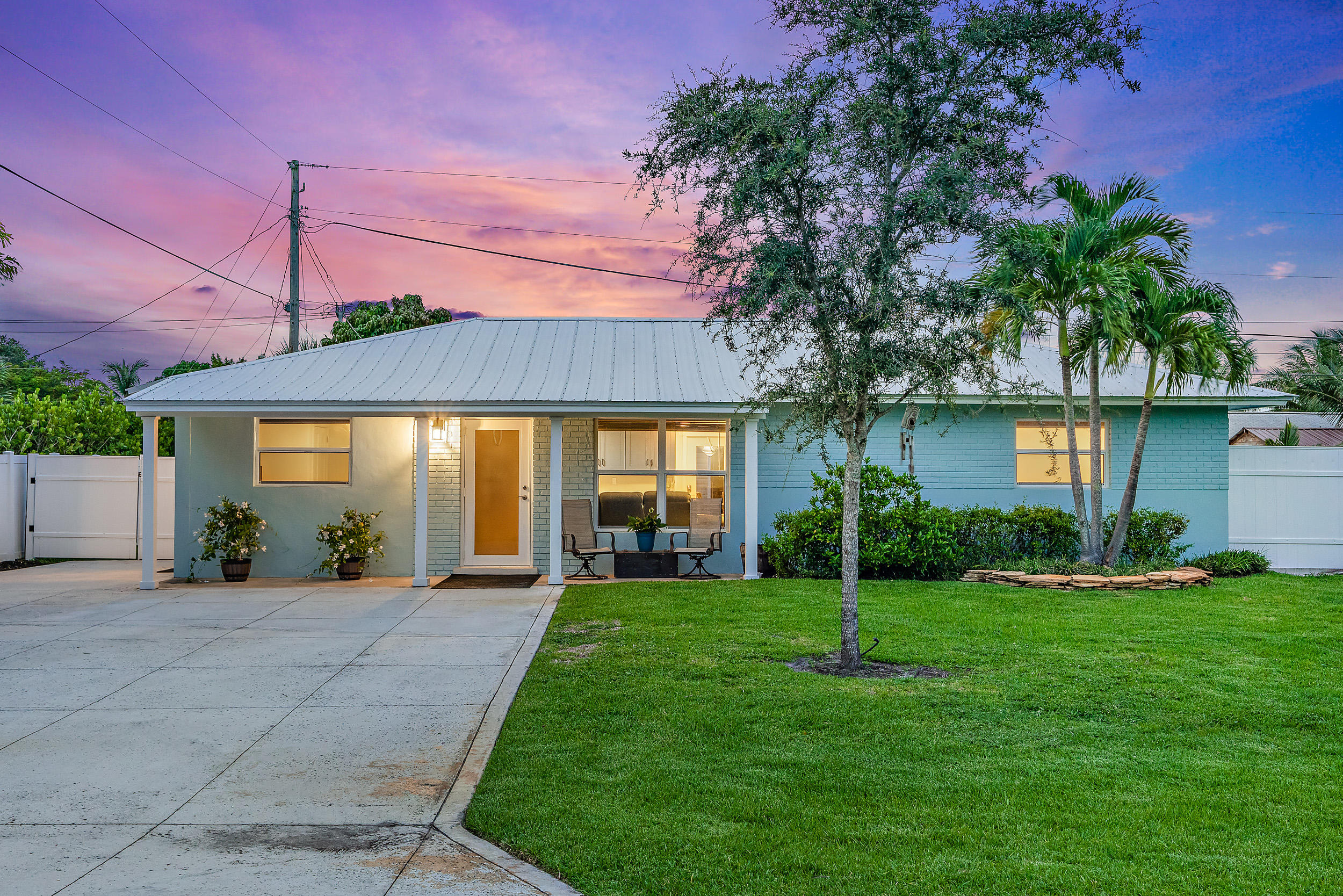 5 Windsor Road East Jupiter, FL 33469 - Photo 1 of 27 Twilights 5 Windsor Rd E-11