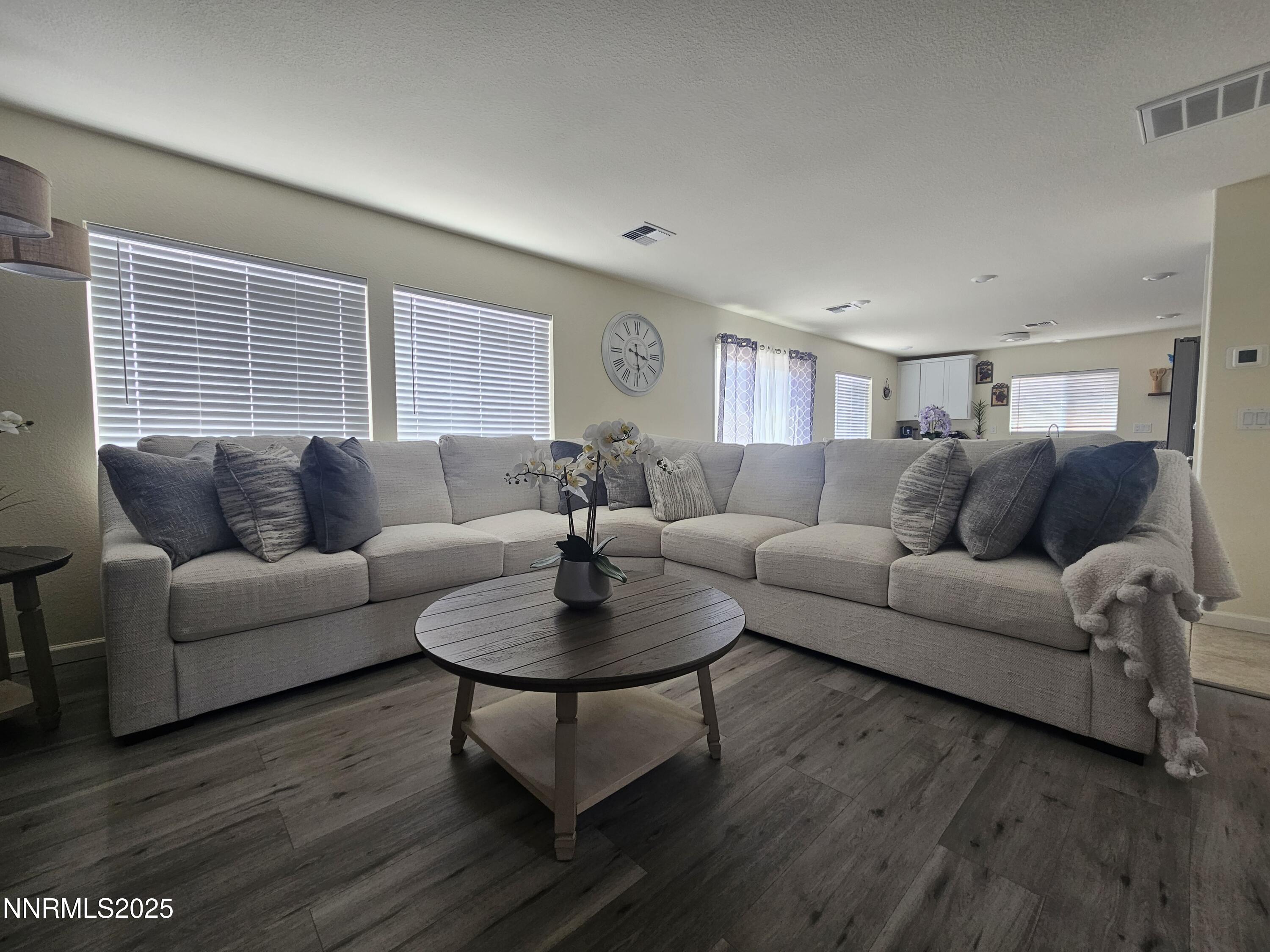 632 Coyote Bluff Reno, NV 89506 - Photo 4 of 23 20250822_123129
